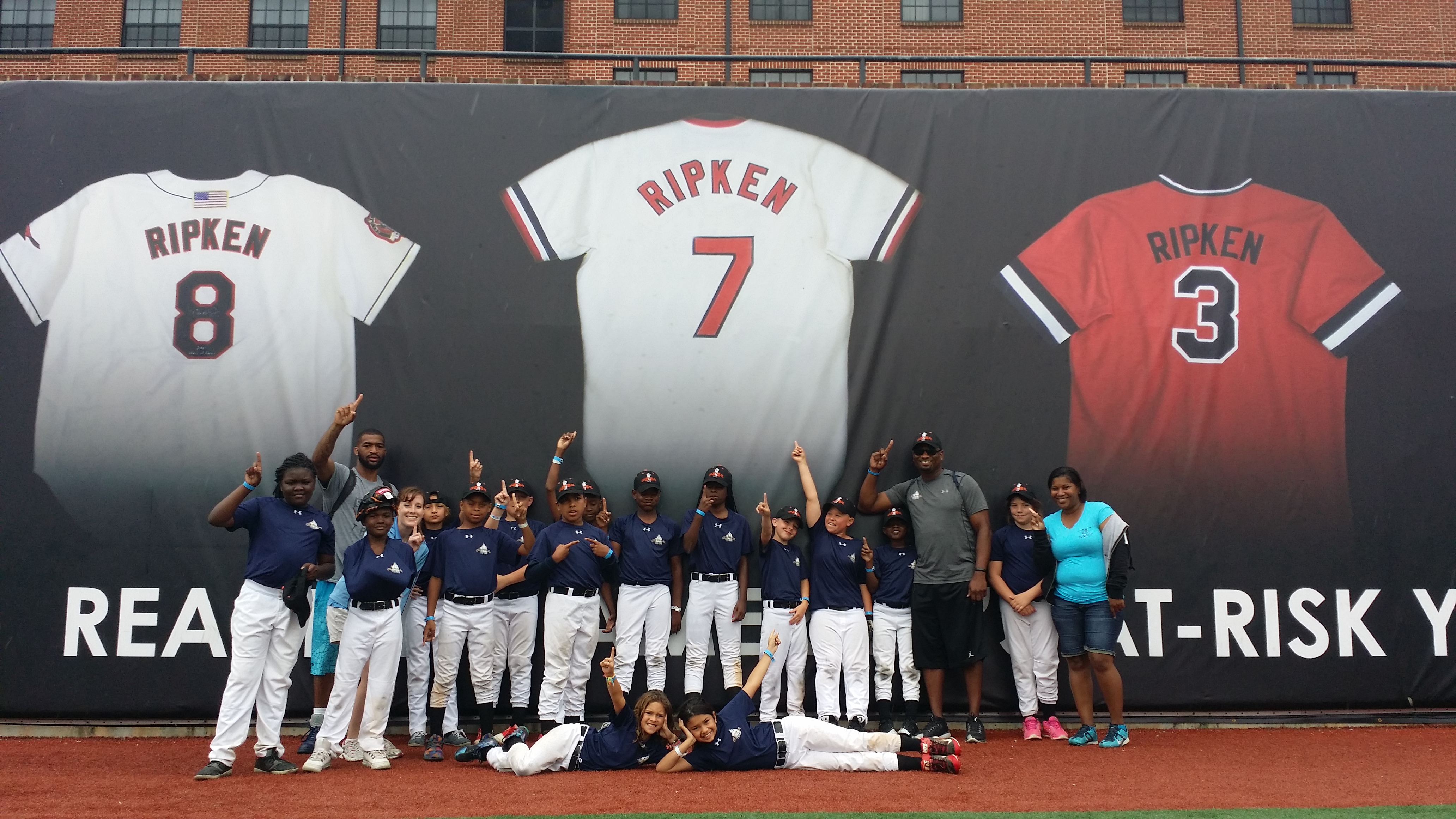 Kids posing with Ripken wall